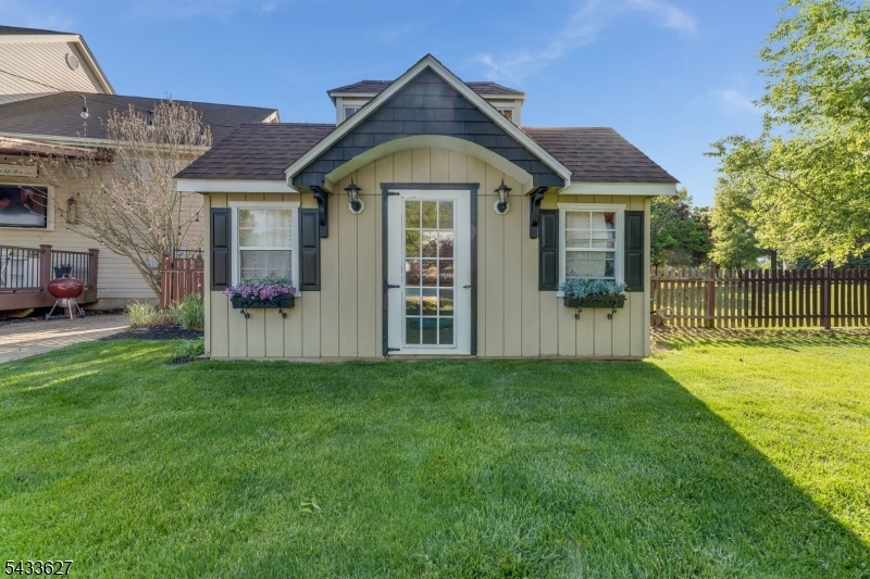 POOL SHED