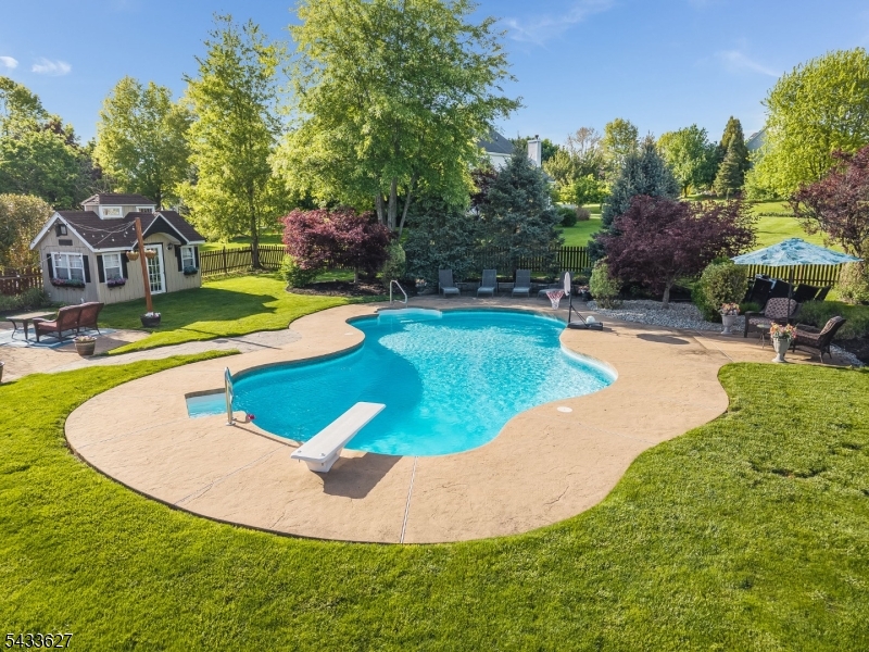 IN-GROUND SWIMMING POOL