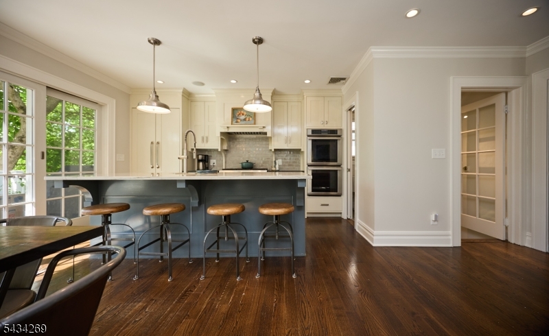 Center Island in KDH Kitchen