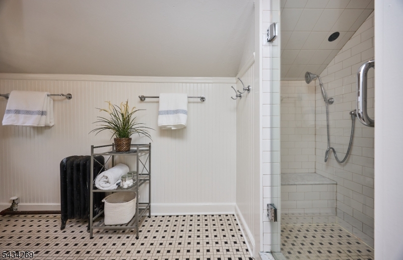 Full Bath, 3rd Floor