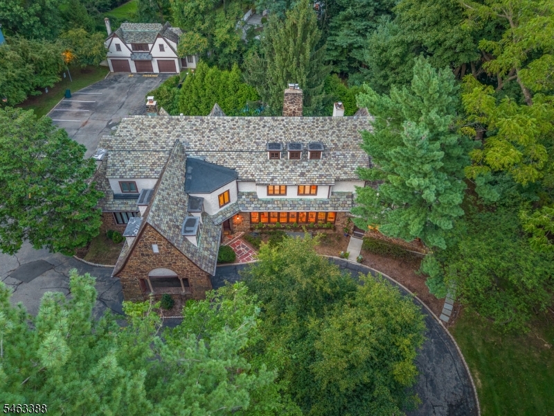 27 Village Green Ct
