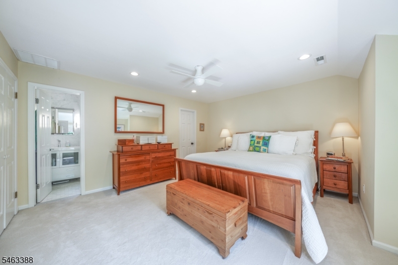 27 Village Green Ct