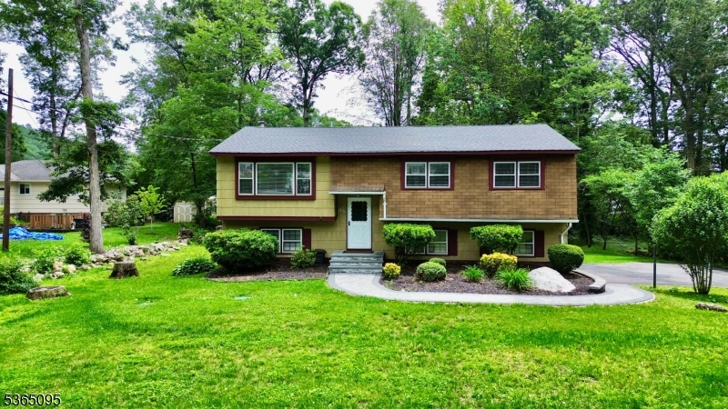 25 Lockwood Ave
