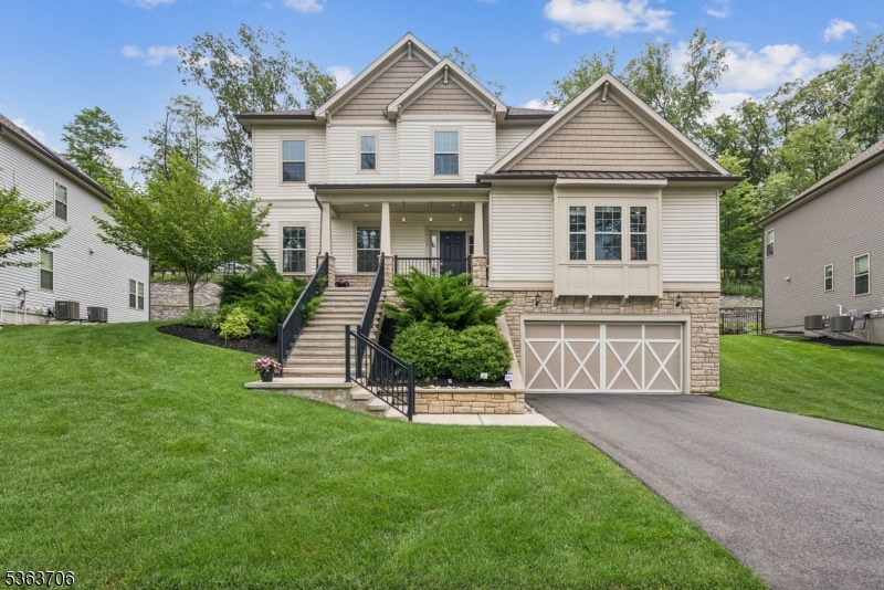 12 Hilltop Dr, North Caldwell, NJ 07006