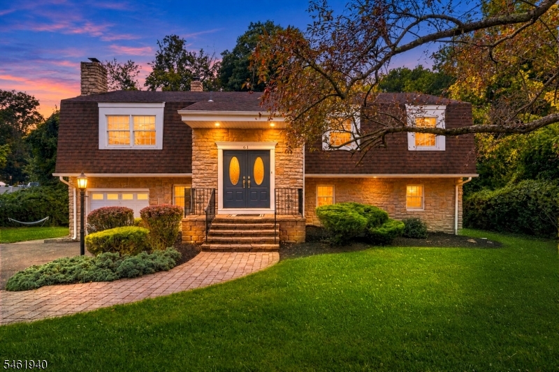 61 Geoffrey Way