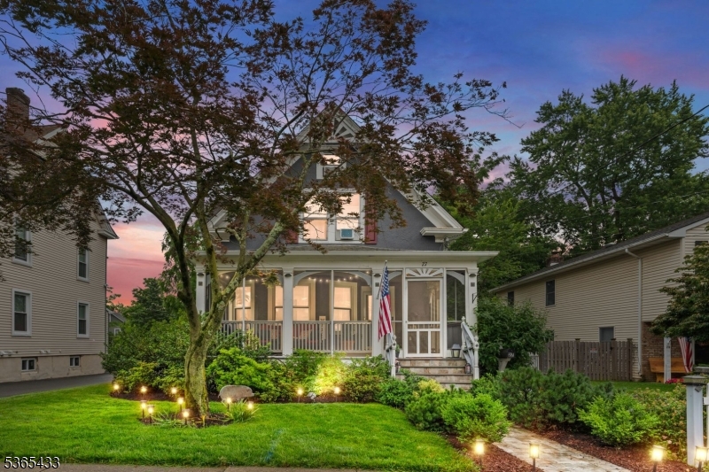 27 Hillside Ave, Chatham Bor., NJ 07928