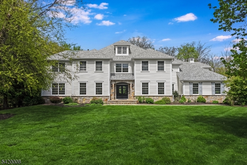 82 Woodman Ln