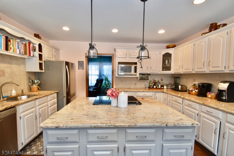 1086 WELDON RD, JEFFERSON TWP., NJ 07438 The Juba Team Realty