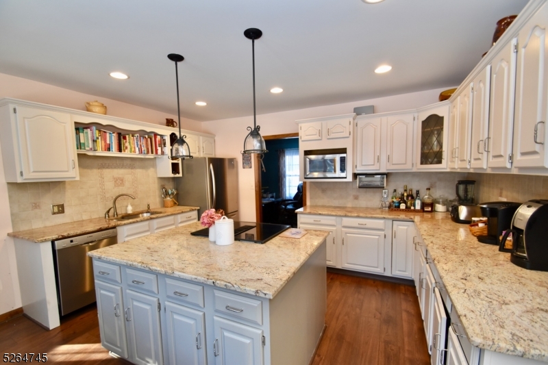 1086 WELDON RD, JEFFERSON TWP., NJ 07438 The Juba Team Realty