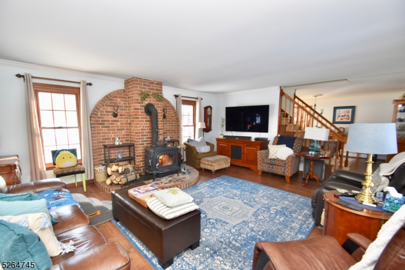 1086 WELDON RD, JEFFERSON TWP., NJ 07438 The Juba Team Realty