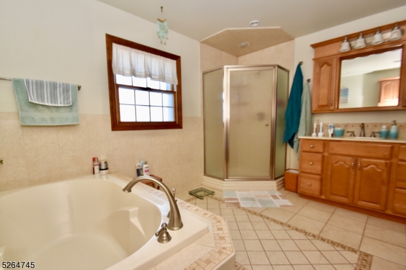 1086 WELDON RD, JEFFERSON TWP., NJ 07438 The Juba Team Realty