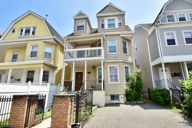 180 N 16Th St