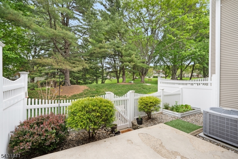 33 Crestmont Road
