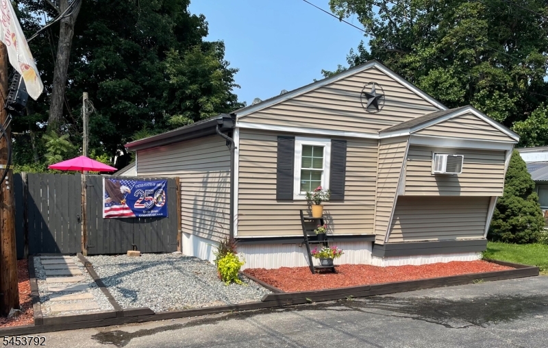 61 Travelo Dr