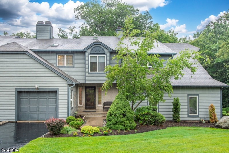 15 Fair Ridge Ct