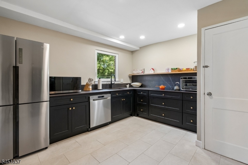 41 Troy Dr