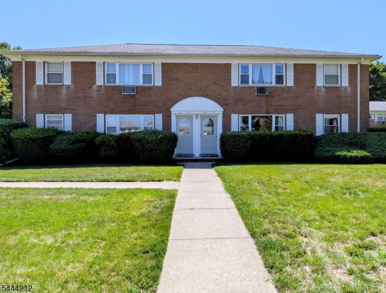 43 Manchester Ct