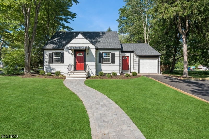 72 Rose Ave