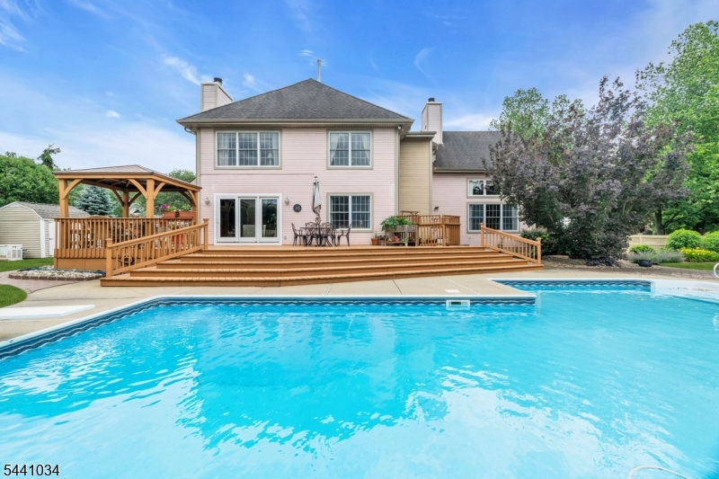 115 Sturbridge Cir