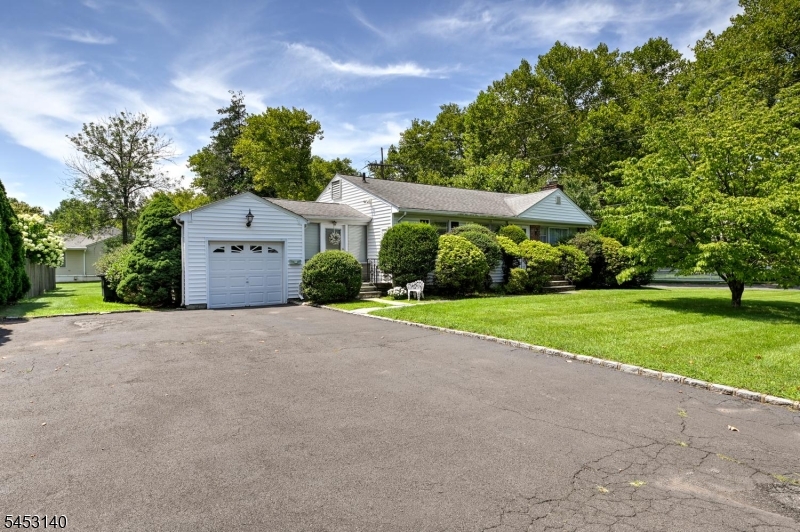  271 Summit Rd, Mountainside Bo, NJ 07092 
