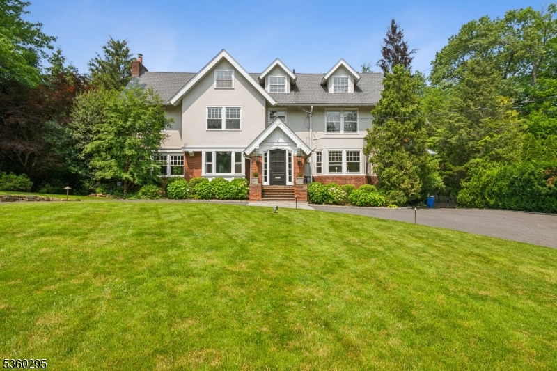 66 Fernwood Rd, Summit City, NJ 07901