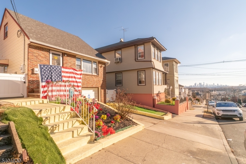 211 Bergen Ave, Kearny Town, NJ 07032