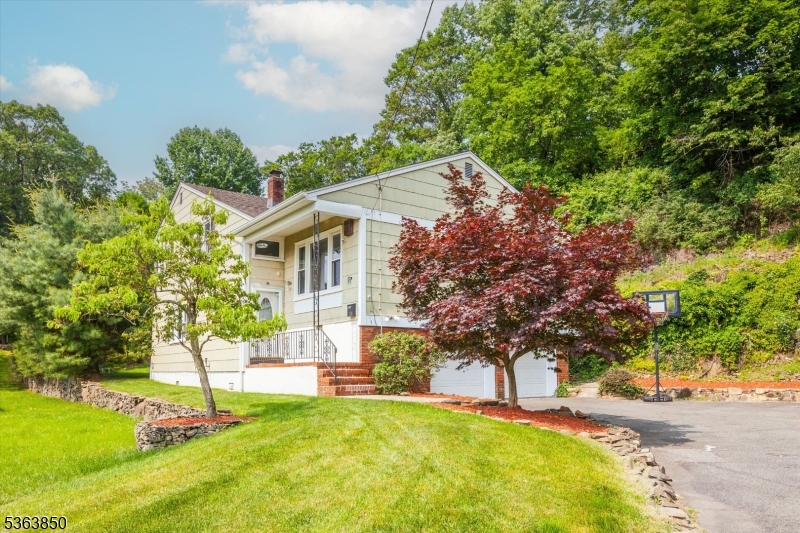 31 Shelley Ter, West Orange Twp, NJ 07052