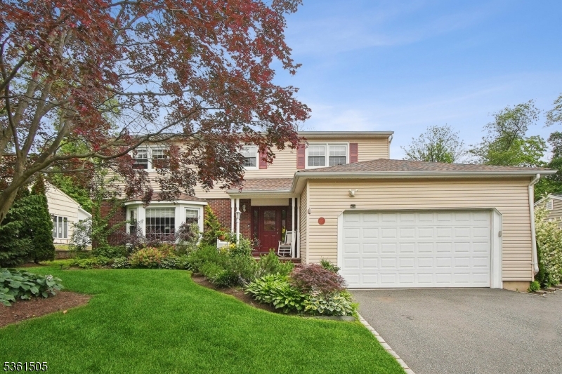 52 Hawthorne Ave
