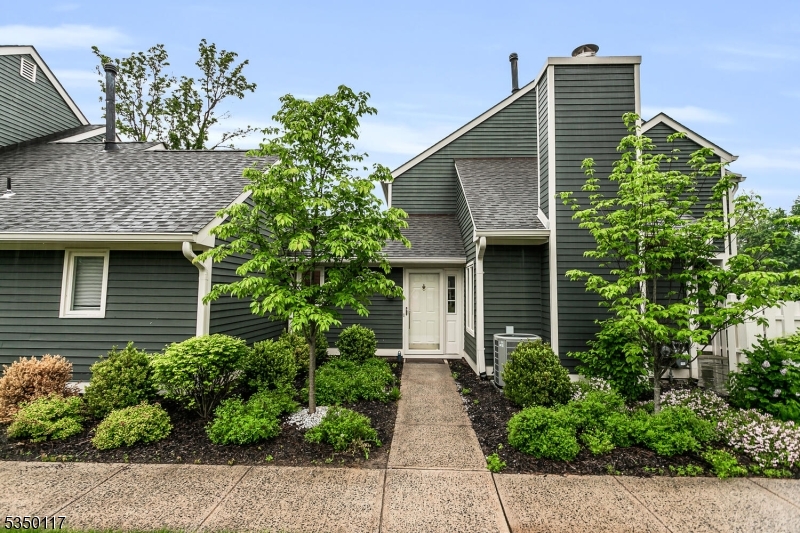 14 Village Dr, Bernards Twp., NJ 07920