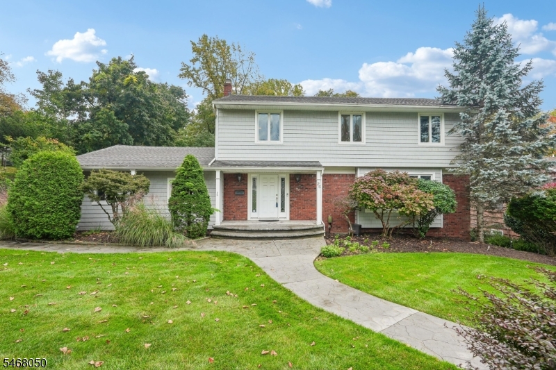 26 Almroth Dr
