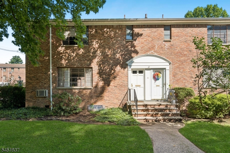 41 Troy Dr