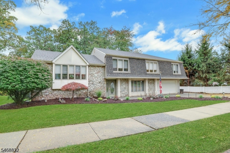 32 Clinton Ln