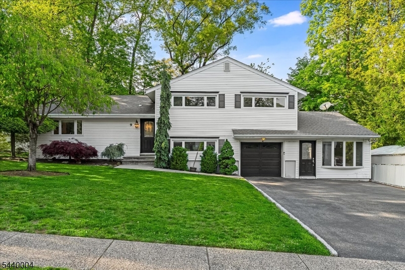 9 Linden Ln