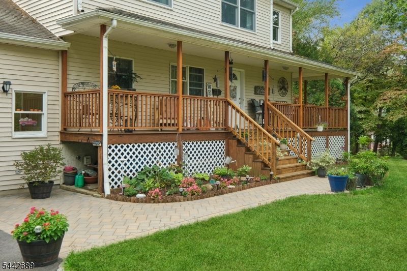  158 Maple St, New Providence, NJ 07974 
