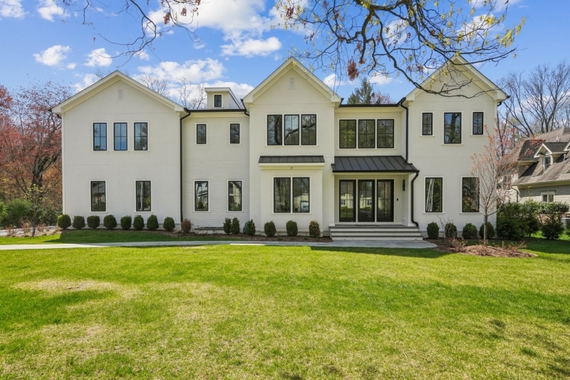 11 Addison Dr