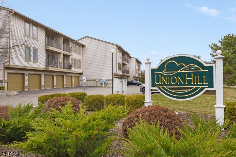 66 Sam Bonnell Dr, Union Twp. - Hunterdon, NJ 08809