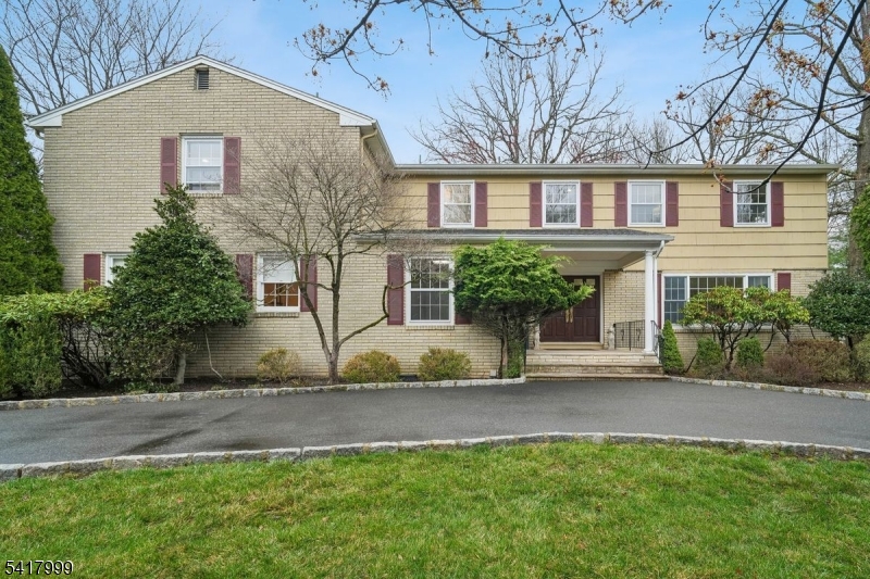 82 Brookside Ter, North Caldwell, NJ 07006