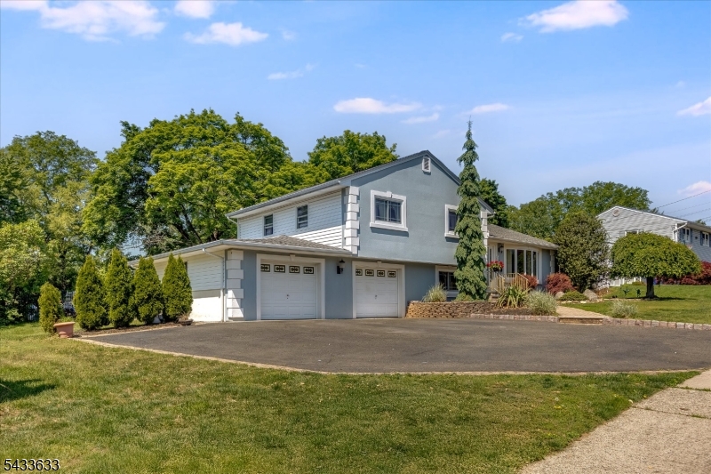 11 Allen Dr
