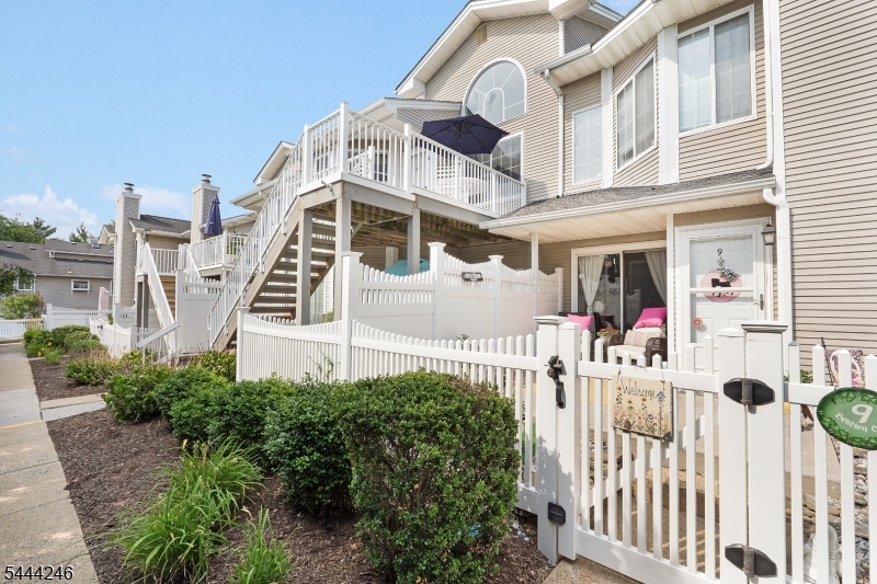 8 Bentley Court