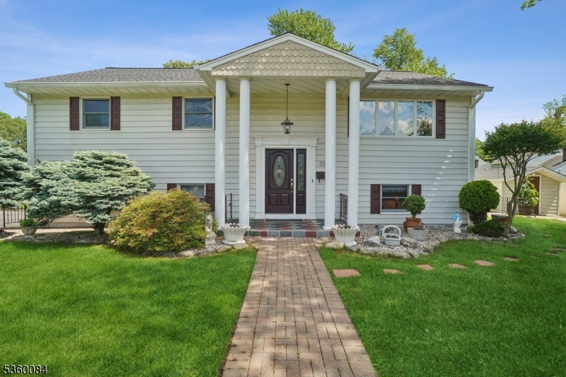 35 Tooker Pl