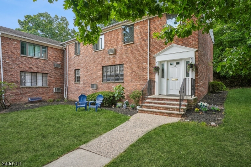 28 Troy Dr