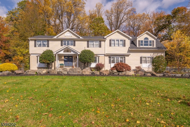 2 Unami Ln, Scotch Plains T, NJ 07076