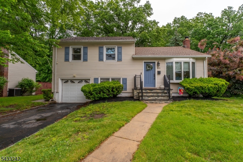 841 Colonial Arms Rd, Union Twp. - Union, NJ 07083