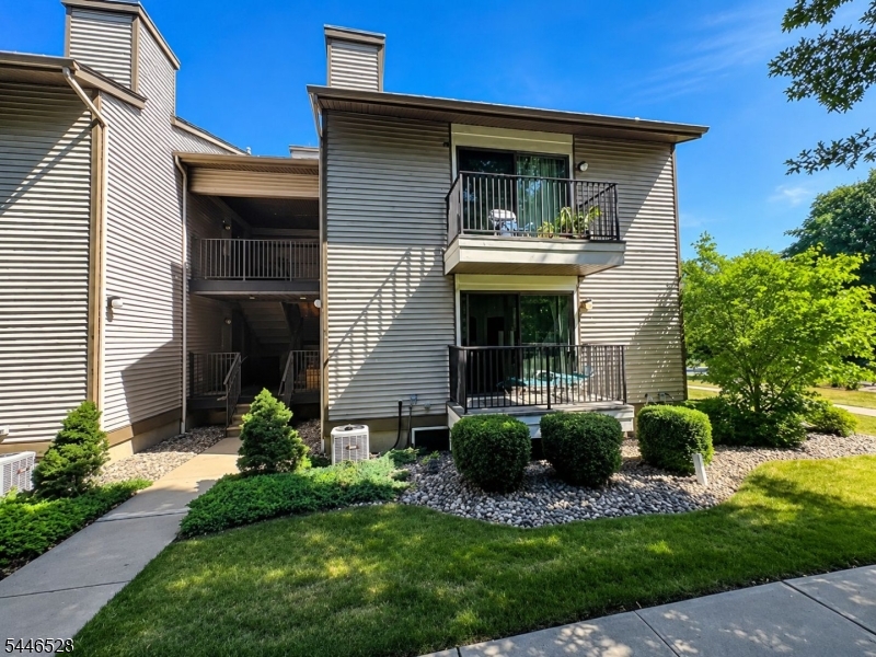 16 Sam Bonnell Dr, Union Twp. - Hunterdon, NJ 08809