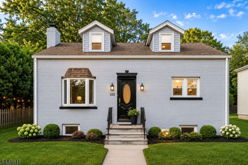 122 Garside Ave