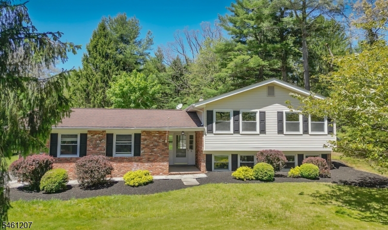 8 Woodland Dr