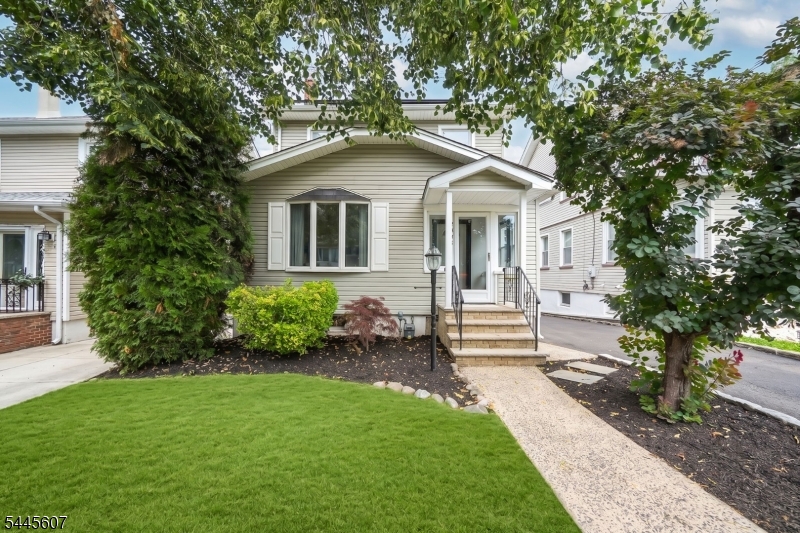 1046 Falls Ter, Union Twp. - Union, NJ 07083