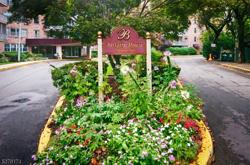 530 Valley Rd #2B, Montclair Twp., NJ 07043