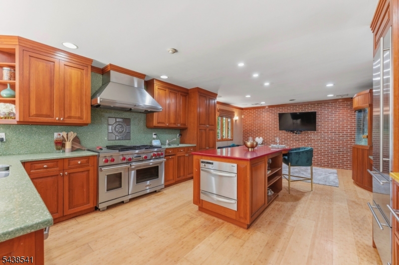  486 Summit Rd, Mountainside Bo, NJ 07092 