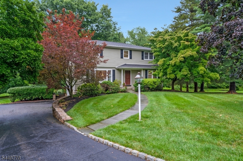 8 Mansfield Ct, Mendham Bor., NJ 07945